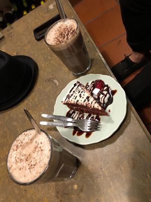 Cake and hot choc at Alcachofra Cafe in Faro