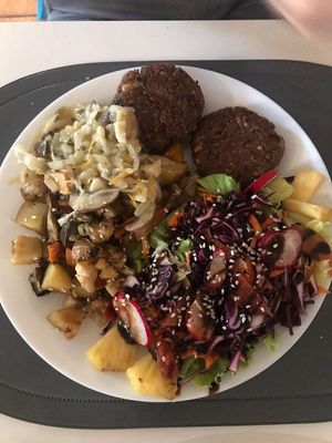 Burger  at Alcachofra Cafe in Faro