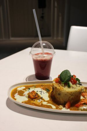 dish of the day and smoothie at Purebox in Salzburg