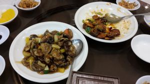 mushroom sweet & sour, 탕수육 at Shindongyang - 신동양반점 in Seoul