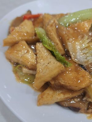 Vegetable stirfry with tofu (hongso dubu 홍소두부) - close-up at Shindongyang - 신동양반점 in Seoul