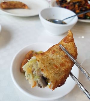 Fried dumplings (군만두 煎饺子) filled with potato, mushroom, carrot etc. at Shindongyang - 신동양반점 in Seoul