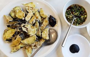 Deep-fried eggplant (가지튀김 酥炸茄子) at Shindongyang - 신동양반점 in Seoul
