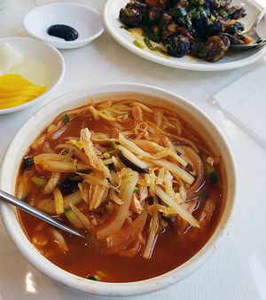 Wheat noodles in spicy broth (짬뽕 炒碼麵) at Shindongyang - 신동양반점 in Seoul