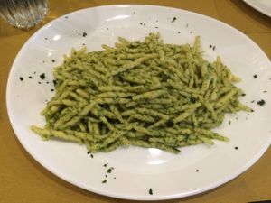 Vegan Lunch~Garlic Pesto Noodles at AdeVe in Pordenone