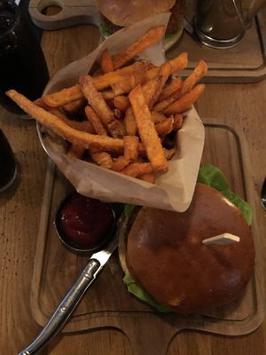 Veggie burger med søde kartofler (sweet potatoes) at RizRaz - Kompagnistraede in Copenhagen