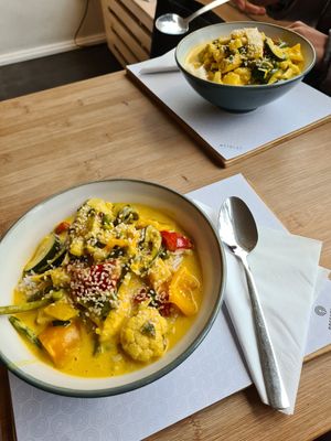 Veganes Gemüsecurry mit Reis at Greentrees The Juicery - Münsterstr in Dusseldorf