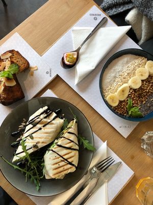 Wrap, Bananabread, Smoothie Bowl at Greentrees The Juicery - Münsterstr in Dusseldorf