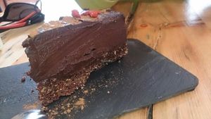 tarta RAW chocopalta at A Factoria Verde in A Coruna