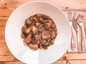 Guiso de seta portobello y patata con zanahorias, zanahorias rojas y verduras at A Factoria Verde in A Coruna