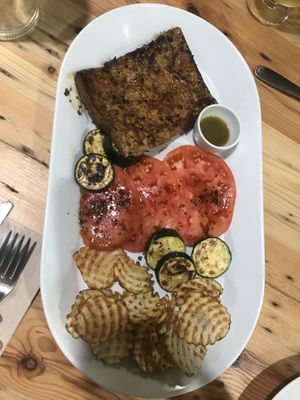 Vegan beef fillet (called there filete de tiernera) with grilled vegetables, waffle style cut potatoes and a middle spicy sauce at A Factoria Verde in A Coruna