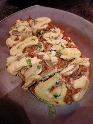 Tempeh chorizo naan pizza at Moksa in Ubud