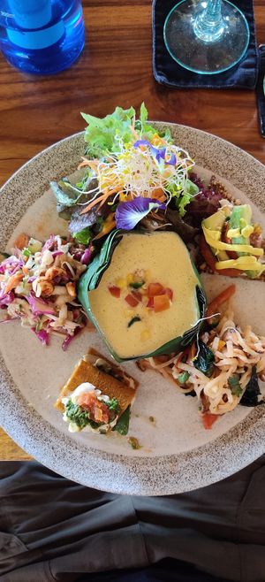 Raw sampler plate at Moksa in Ubud