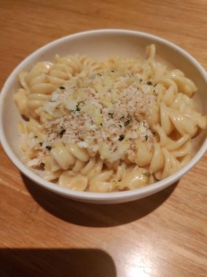 Mac n cheese at Veggie Grill in Woodland Hills