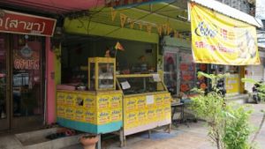 The restaurant from the street at Vegetarian in Ayutthaya