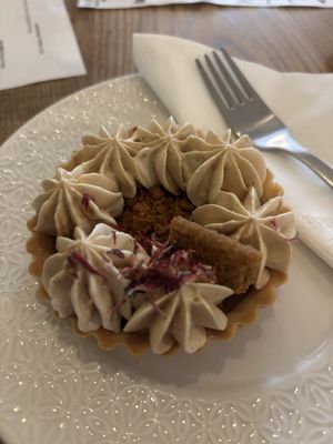 Lotus tart  at Pastva in Prague