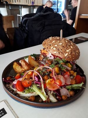 The side salad was very elaborated and stunningly delicious - unlike what you get in most places!!!  at De KleinKeuken in Kortrijk