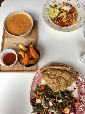 Quiche of the day and Chili sin carne + soup of the day (all vegan) at De KleinKeuken in Kortrijk