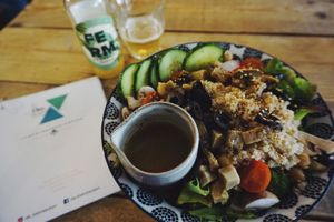 Delicious vegan seitan salad at De KleinKeuken in Kortrijk
