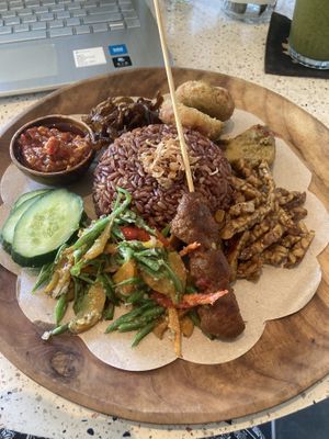 Tour de Indo 2.0  at Pels Supershop in Tibubeneng