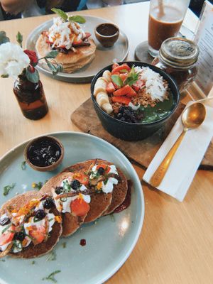 breakfast at Pels Supershop in Tibubeneng