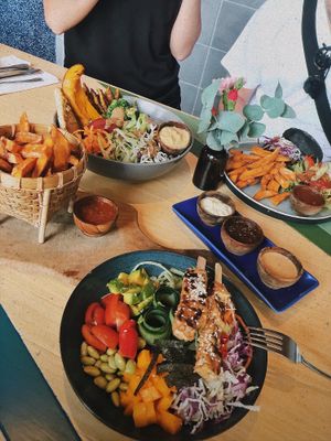 lunch at Pels Supershop in Tibubeneng