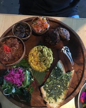 Full breakfast at Pels Supershop in Tibubeneng