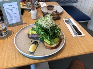 Avocado good day at Pels Supershop in Tibubeneng