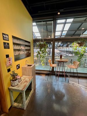 Kostenloses Wasser ist nicht selbstverständlich in der Schweiz und wir wollen jedes Mal dankbar dafür sein. at Tibits in Luzern