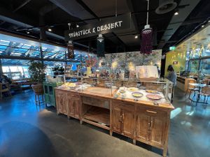 Man kann auch Buffet - also all-you-can-eat - bestellen. at Tibits in Luzern