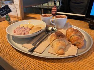 Unser erstes rein pflanzliches Frühstück auswärts. at Tibits in Luzern