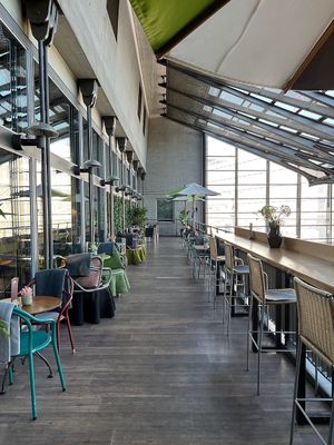 Man kann "draussen" und trotzdem drinnen essen. Nett. at Tibits in Luzern