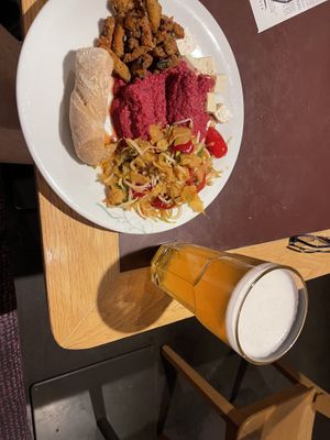 Beet hummus, kimchi, zucchini fries  at Tibits in Luzern