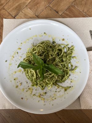zucchini noodles w/ pesto at Ecru in Rome