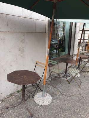 Outside seating at Ecru in Rome