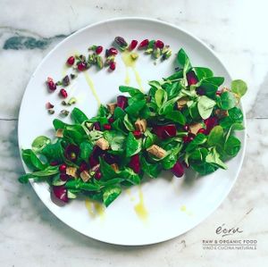Ecco la nostra insalata del giorno, per dare colore a questa giornata di pioggia ?! Valeriana, melograno, feta di mandorle e pistacchio. ?? Our salad of the day, to give color to this rainy day! Valerian, pomegranate, almond feta and pistachio.  at Ecru in Rome
