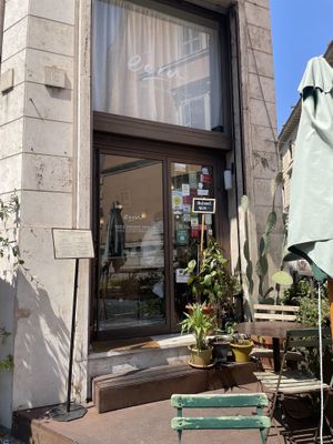 Entrance  at Ecru in Rome