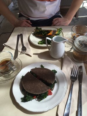 Homemade bread, hummus and vegetables at Ecru in Rome