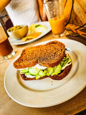 RAW Burger No 5 🤤   at Ecru in Rome