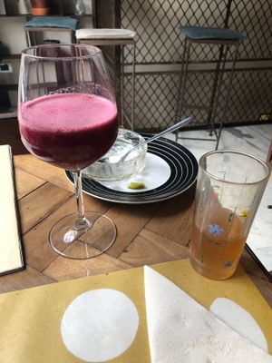 Homemade Kombucha and a fresh cold pressed juice at Ecru in Rome