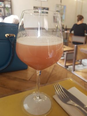 Cold pressed juice : white and black grapes, Apple, celery, lemon at Ecru in Rome