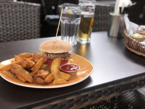 Vegan burger and potato wedges at Sausalitos in Aachen
