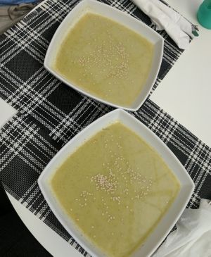 zuchinni and broccoli soup at Juicefood by L&E in Almada