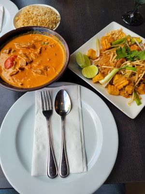 Pad Thai and Mock Duck Curry 🍛 😋 at Veganic Thai Cafe in San Diego