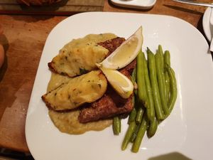 Schnitzel mit Zitronenbohnen at Zest in Leipzig