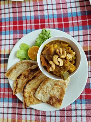 Pineapple curry with nan bread at Barrab in Chiang Rai