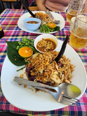 Pad Thai (with extra peanut sauce!) #Veganuary at Barrab in Chiang Rai