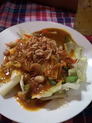 Vegetales salteados con salsa de maní at Barrab in Chiang Rai