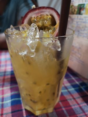 Jugo de maracuyá at Barrab in Chiang Rai