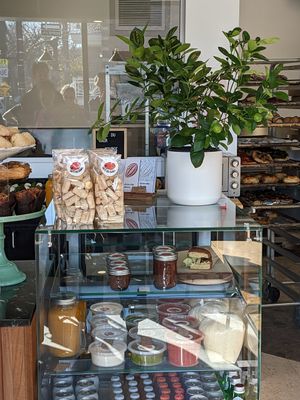 Prêt à manger (soupe, sauce tomate, pâte à pizza, etc) at Cafe Dei Campi in Montreal